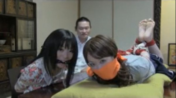 美人姉妹が緊縛された緊迫した撮影現場がこちらwwwの画像