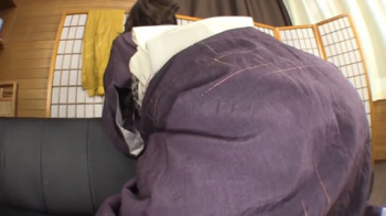 上品な和服姿の女性が下品な屁をぶっこく 肛門の周囲に若干の毛が生えているの画像