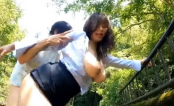 【天然Ｋcup爆乳】オフィスにいるだけで男性社員の〇起を誘ってしまう爆乳OLとパイズリ露出デートの画像