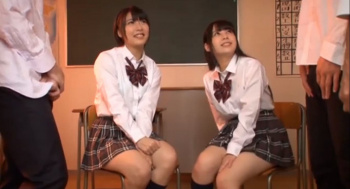 【佳苗るか/阿部乃みく】童貞男子達のチンポ汁を飲んでみたい変態女子のWフェラ地獄の画像
