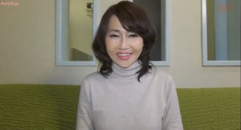 還暦奥様が初めての逆ナンパチャレンジ!貪欲に若いオチンチンをフェラチオし生ハメ中出しに感無量セックスの画像
