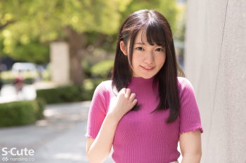 【本田梓】ぷるんぷるんな唇と真っ白なお肌も素敵!外のトイレでしてしまった時は感じまくってしまったなんて変態な一面もあるみたいですの画像