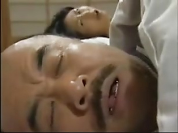 【ヘンリー塚本】相部屋スワッピング！自分が寝ている側で妻が他人に抱かれる！の画像