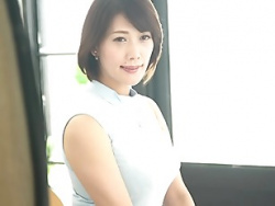 〚四十路妻×成宮咲子〛41才くびれ巨乳美人妻がAV解禁して工口乳揉まれ手マンで濡れ濡れ♪♪卑猥なフェラテクを披露して騎乗の画像