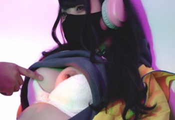 【無修正】ゲーマーなオタク彼女を自宅でハメた素人投稿の個人撮影の画像