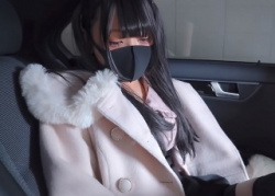 【個撮】ロリカワ彼女と昼間の車内で孕ませSEX！高速ピストンで突きまくって子宮に濃厚射精の画像