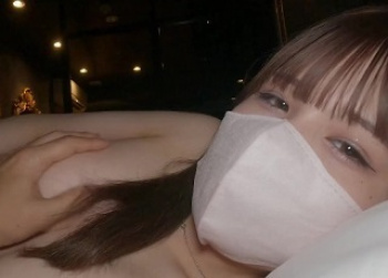 【個人撮影】10代な神カワ素人の色白美おっぱいを軽く触ってみましたの画像