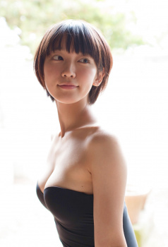 吉岡里帆の顔だけを見たワイ「まぁ美人ではあるわ」　吉岡里帆の乳だけを見たワイ「そこそこの乳やな」の画像