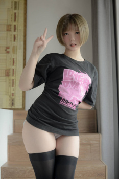 【画像】おっぱいデカデカ女の子、服を着ても卑猥の画像