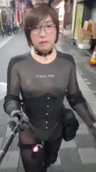 【動画】コスプレまんさん、路上で自撮りオナニーを晒すの画像