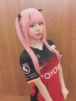 【画像】人気コスプレーヤーえなこさん(26)、J1名古屋―神戸戦に来場　キックインセレモニーやハーフタイム中のイベントに登場の画像