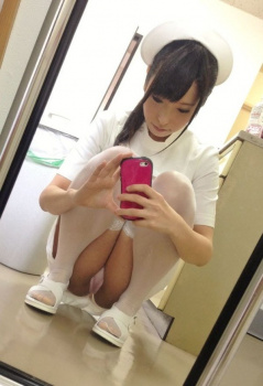 【画像】ナースさん、休憩中にエッチな自撮りをしてしまうの画像