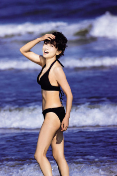 斉藤慶子が還暦グラビア　30年ぶり水着披露「宮崎美子さん拝見し」挑戦の画像