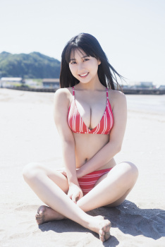 【朗報】田中美久ちゃんがBLT12月号増刊で表紙と巻頭30ページの大ボリーム水着グラビアの画像