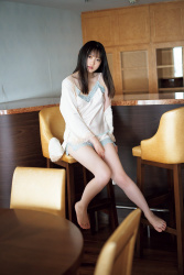 【画像】小野田紗栞、ふんわり美バストのお知らせの画像