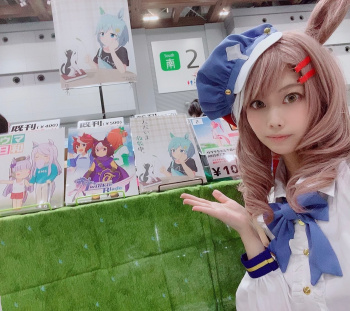 コミケのコスプレ売り子貼るでの画像
