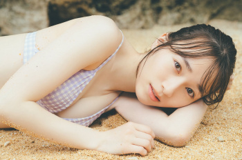 【櫻坂46】人気急上昇「国宝級美少女」守屋麗奈（22）、ドキドキの水着姿解禁！うるうるした瞳でアンニュイな表情見せるの画像