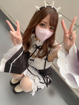 【画像】パチ屋の店員さん「コスプレしてみた！」ﾊﾟｼｬ←流石にえっち過ぎて話題になるの画像
