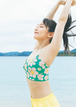 【朗報】吉岡里帆さん、水着姿を披露の画像