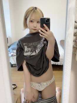 【画像】10代の小娘のパンチラなんか見て嬉しいか？の画像