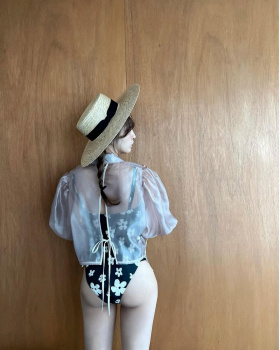 【画像】板野友美さんインスタで美尻披露の画像