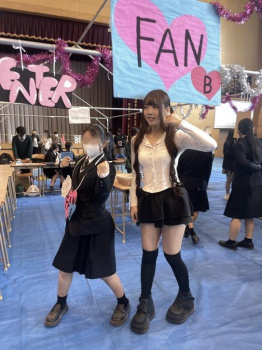 【画像】ドスケベお姉ちゃん、とんでもない格好で妹の文化祭に行ってしまうの画像