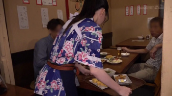 【朗報動画】「センペロ」居酒屋で働く美女さん、サービス良くて大盛況ｗｗｗｗｗの画像