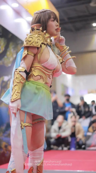 おっぱいエルフさん、パンツ丸見えの画像