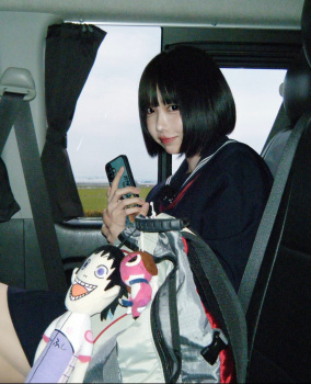 【芸能】あのちゃん、セーラー服姿が「現役やん」「可愛すぎる」　“持ち物”も話題に「しかもでかい」の画像