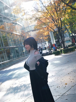 Xに画像載せたことで大バズリした爆乳ハロプロ顔新人声優「この時のセーターはとっくに捨てました。ちなみに撮影用に800円で買った」の画像