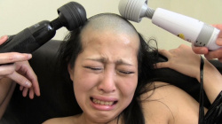 女の頭髪を全部刈るAVの画像