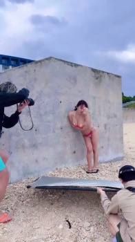 井口裕香が公衆の面前でデカパイ見せつける動画、あまりにもエッチすぎるの画像