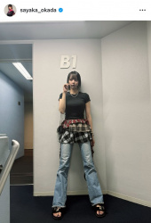 【芸能】「役満ボディー」岡田紗佳、ボディーライン強調“ピタピタ”黒Ｔシャツ姿に「ナイスボディ」「スタイル最強すぎ」の画像