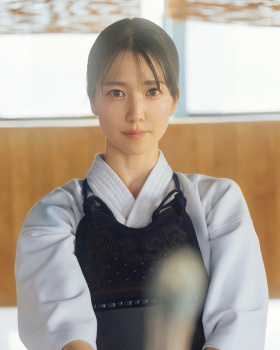 「世界で最も美しい剣道家では？」”日本一かわいい剣道女子”・佐藤あかり　ファンイベのミニスカオフショットに「胸キュン」の画像