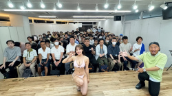 人気グラビアアイドルのイベントの様子をご覧ください！！の画像