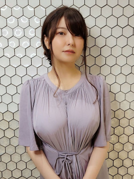 【画像】花井美理さん服着てたほうがエッチwwwwwwwwwwの画像