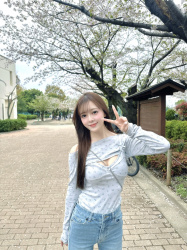 【画像】声優さん、ドスケべすぎる服で花見へ行ってしまうの画像