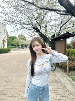 【画像】声優さん、ドスケべすぎる服で花見へ行ってしまうの画像