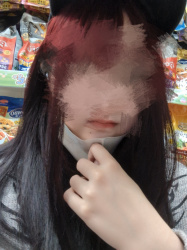 18歳女ワイ、ドンキの18禁コーナーに入るの画像
