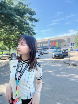 【画像】影山優佳さん、子供用130cmのユニフォームを着てパッツパツｗｗｗの画像