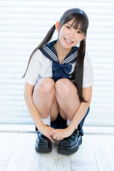童顔Fカップグラドル・長澤茉里奈、30歳セーラー服姿に反響「中学校に入学ですか？」「全然違和感ない」の画像