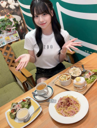 【画像】米村姫良々さん、詰めすぎな上にスカートが短すぎるの画像