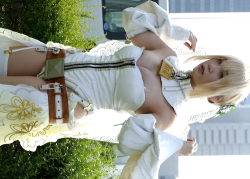 【コスプレ盗撮】コミックマーケットで乳輪が見えそうなエロい姿の画像