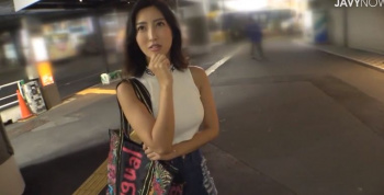 超ぶっといヤングチンポを打ち込まれて鳴いて喜ぶセレブ美熟女ナンパの画像