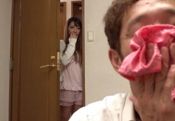 私の下着で興奮しちゃうの?パンフェチ義弟に欲情する生意気な美人妻の画像