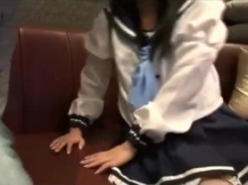［個人撮影］当時付き合ってた彼女にJKコスプレさせてフェラチオ口内射精した映像を分かれた腹いせに流出！の画像