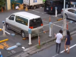 【おばさまナンパ】美熟女をロケと称してナンパGET『車に連れ込み口説き堕とすｗｗｗ』濡れたマ〇コは拒めず(;ﾟ∀ﾟ)=3ﾊｧﾊｧの画像