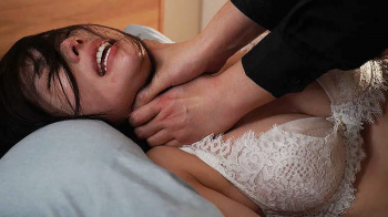 フラれた腹いせに今彼とSEX中の自宅に突撃して元カノを輪姦レイプ！彼氏の前で犯し続ける元彼率いる不良軍団の画像