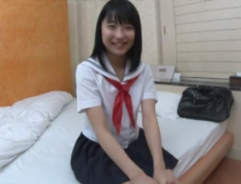 【素人はめ撮り】ロリセーラー服ロリとホテルで援交嵌め撮りＳＥＸ！生イキまでしちゃってるヤバすぎる映像漏洩！？の画像