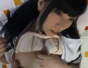 【素人はめ撮り】黒髪ツインテＳ級セーラー服美ロリを部屋に連れ込み援交ＳＥＸ！勝手に膣内射精されてふてくされる顔がマジで可愛すぎ！の画像